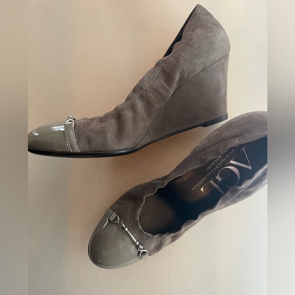 Never worn, new AGL Suede Pumps - Picture 2 of 4